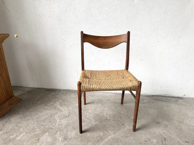 Chaise GS60 attribuée à Arne Wahl Iversen, bois exotique et paille, années 60 – vue 3