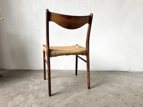 Chaise GS60 attribuée à Arne Wahl Iversen, bois exotique et paille, années 60 – vue 11