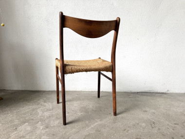 Chaise GS60 attribuée à Arne Wahl Iversen, bois exotique et paille, années 60 – vue 11