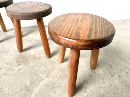 Série de 3 tabourets tripodes en hêtre, années 60 – vue 6