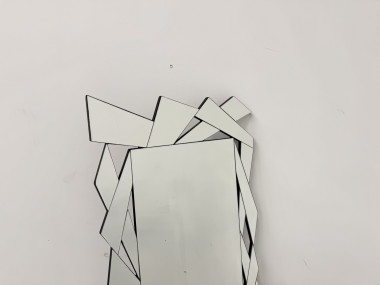 Contour en éclats de miroir superposés, miroir graphique années 2000