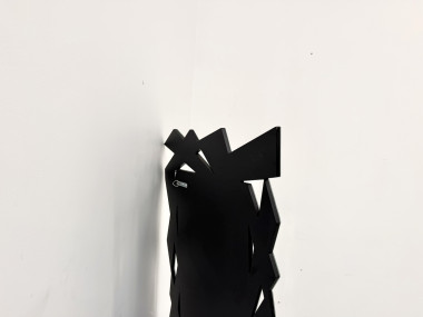 Dos en MDF noir découpé du miroir graphique, attache d'accrochage