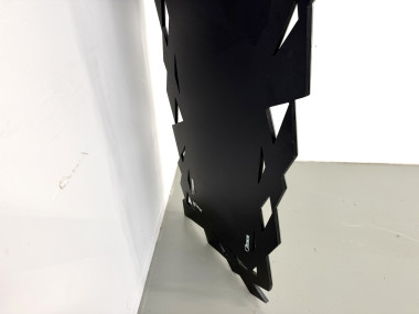 Profil du panneau MDF noir d'environ 12 mm du miroir à facettes