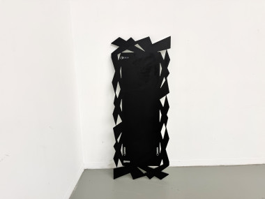 Dos du miroir graphique années 2000, silhouette découpée en facettes