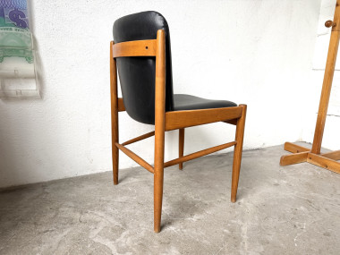 Chaise scandinave vue de profil arrière