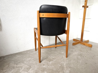 Dos de la chaise en hêtre et skaï noir, années 60