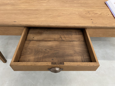 Grande table écritoire des années 40 en chêne massif, vue 15
