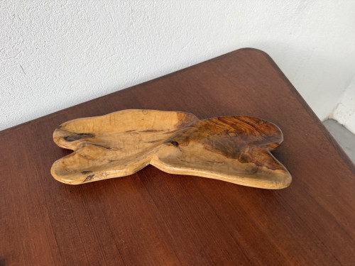 Forme libre du plat en loupe d'olivier