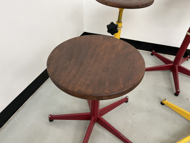 Série de 6 tabourets d'école vintage, années 50, vue 8
