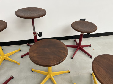 Série de 6 tabourets d'école vintage, années 50, vue 9
