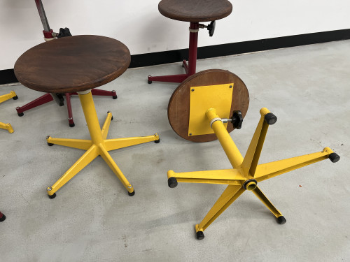 Série de 6 tabourets d'école vintage, années 50, vue 11