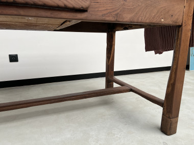 Table de travail ancienne en merisier massif et acacia, vue 6