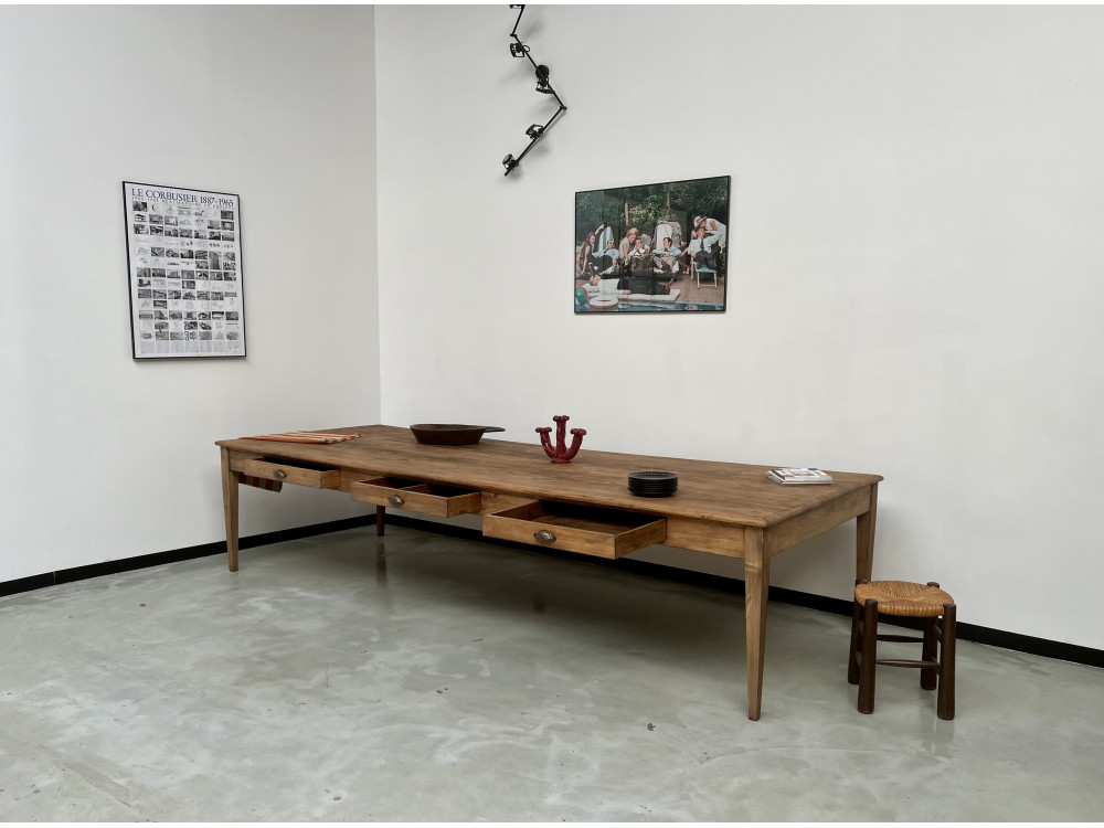 Très grande table de ferme vintage aux pieds fuseaux, vue 1