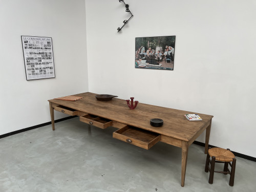 Très grande table de ferme vintage aux pieds fuseaux, vue 17