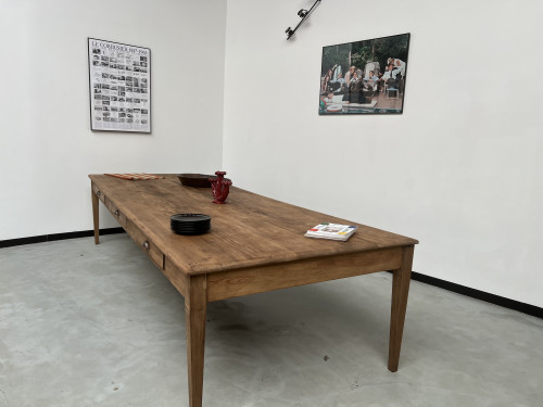 Très grande table de ferme vintage aux pieds fuseaux, vue 28