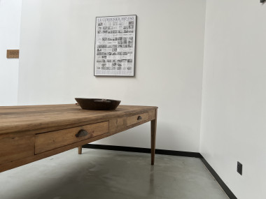 Très grande table de ferme vintage aux pieds fuseaux, vue 34