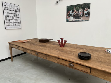 Très grande table de ferme vintage aux pieds fuseaux, vue 40