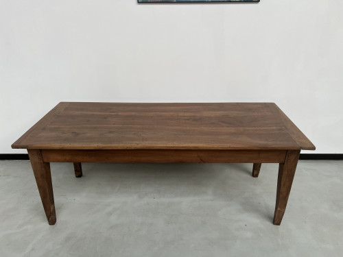 Table de ferme en noyer massif aux pieds fuseaux, vue 3