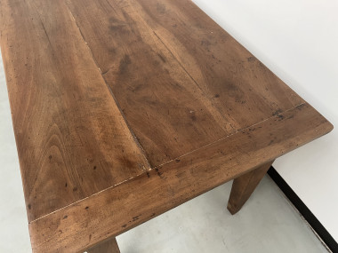 Table de ferme en noyer massif aux pieds fuseaux, vue 6
