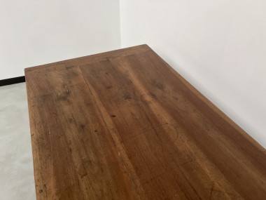 Table de ferme en noyer massif aux pieds fuseaux, vue 8