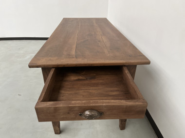 Table de ferme en noyer massif aux pieds fuseaux, vue 9