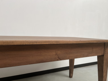Table de ferme en noyer massif aux pieds fuseaux, vue 12