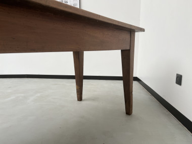 Table de ferme en noyer massif aux pieds fuseaux, vue 20