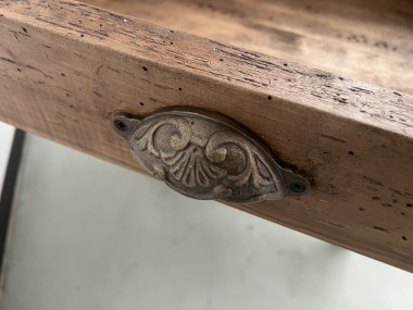 Table de ferme en noyer massif aux pieds fuseaux, vue 25
