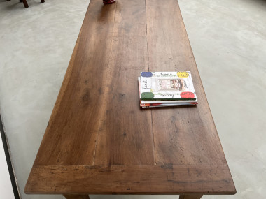 Table de ferme en noyer massif aux pieds fuseaux, vue 26