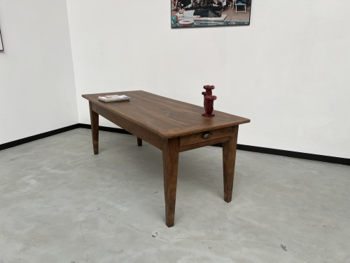 Table de ferme en noyer massif aux pieds fuseaux, vue 27