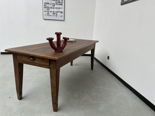 Table de ferme en noyer massif aux pieds fuseaux, vue 29
