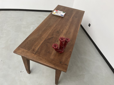 Table de ferme en noyer massif aux pieds fuseaux, vue 31