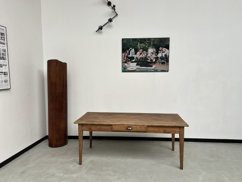 Petite table de ferme à pieds fuseaux, vue 2