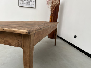 Petite table de ferme à pieds fuseaux, vue 25