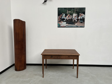 Bureau 1900 en noyer massif, vue 2