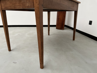 Bureau 1900 en noyer massif, vue 21