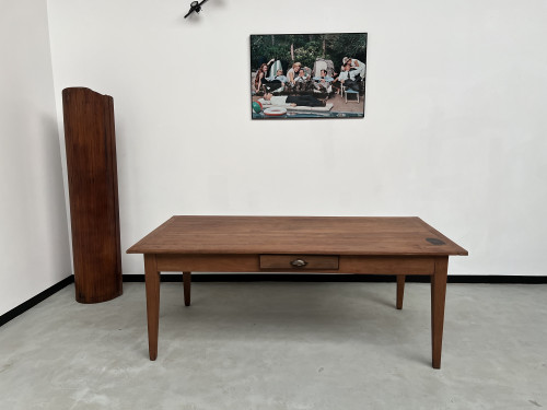 Table de ferme en teck aux pieds fuseaux, vue 2