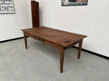 Table de ferme en teck aux pieds fuseaux, vue 4
