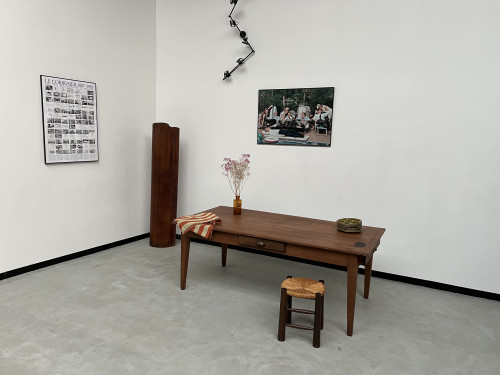Table de ferme en teck aux pieds fuseaux, vue 28