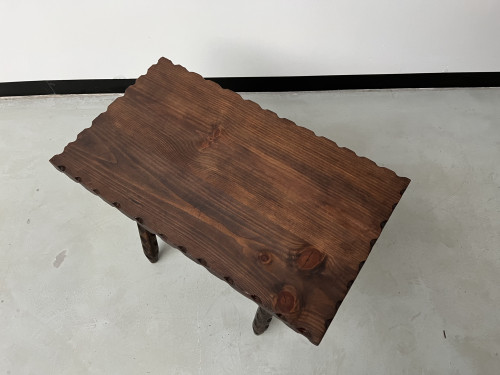 Table basse brutaliste, pieds tournés, vue 6