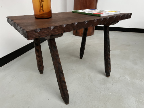 Table basse brutaliste, pieds tournés, vue 10