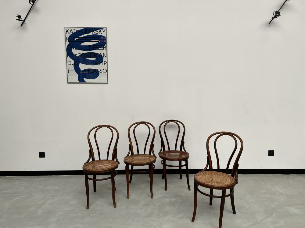 4 chaises bistrot en bois courbé, vers 1910, vue 1