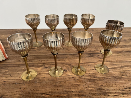 9 verres anciens en métal argenté et laiton, vue 6