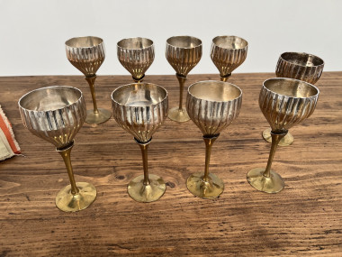 9 verres anciens en métal argenté et laiton, vue 6