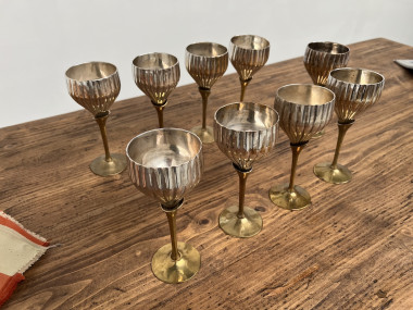 9 verres anciens en métal argenté et laiton, vue 9