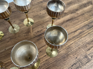 9 verres anciens en métal argenté et laiton, vue 11
