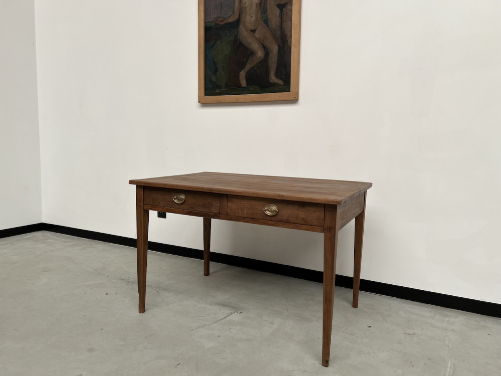 Bureau 1900 en noyer massif, vue 1