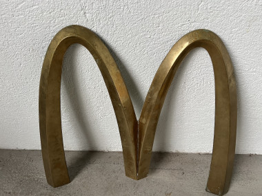 Enseigne Mac Donald's en laiton massif, circa 1970, vue 4