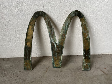 Enseigne Mac Donald's en laiton massif, circa 1970, vue 6