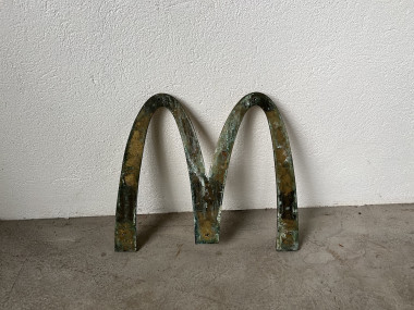 Enseigne Mac Donald's en laiton massif, circa 1970, vue 7